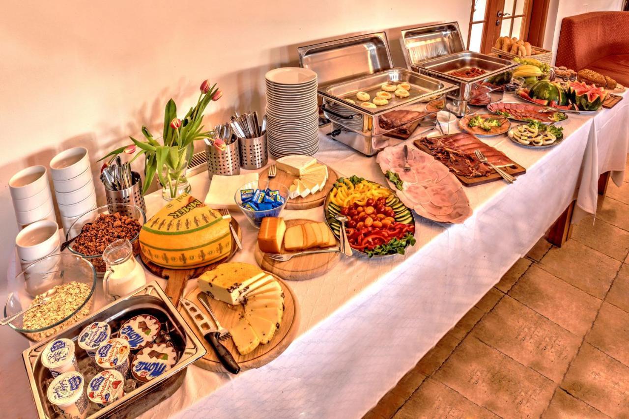 Stirinska Stodola U Prahy Hotel Kamenice Bagian luar foto