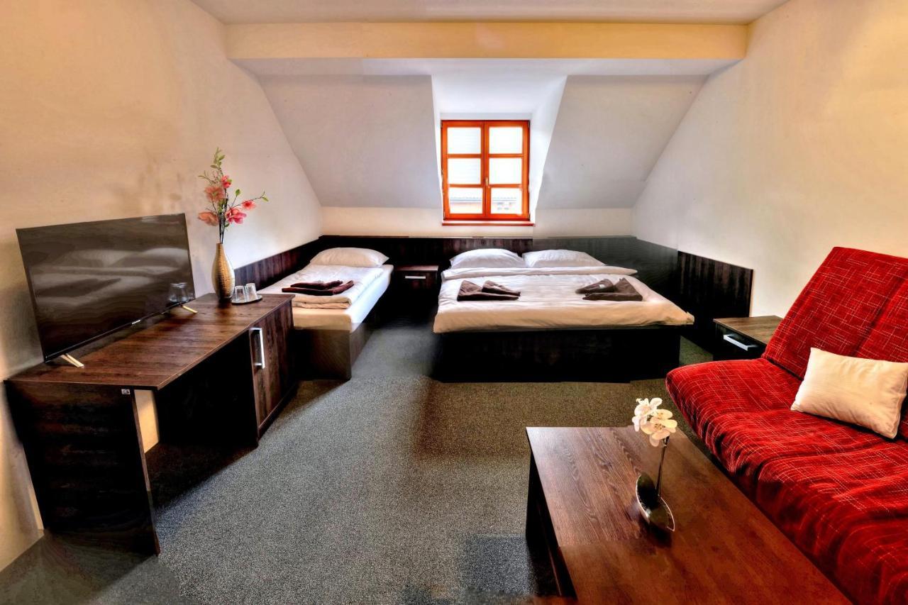 Stirinska Stodola U Prahy Hotel Kamenice Bagian luar foto