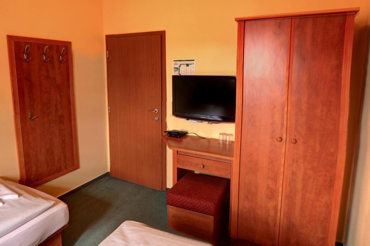 Stirinska Stodola U Prahy Hotel Kamenice Bagian luar foto