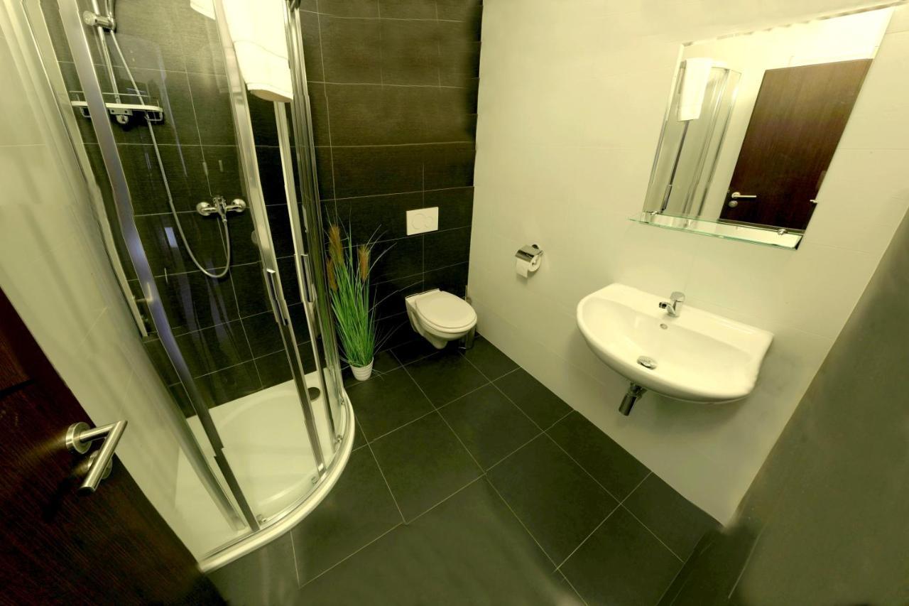 Stirinska Stodola U Prahy Hotel Kamenice Bagian luar foto