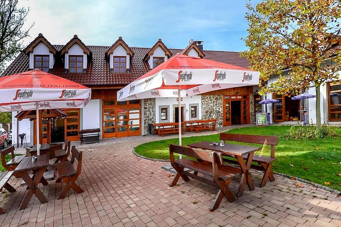 Stirinska Stodola U Prahy Hotel Kamenice Bagian luar foto