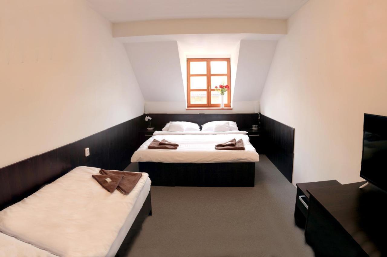Stirinska Stodola U Prahy Hotel Kamenice Bagian luar foto