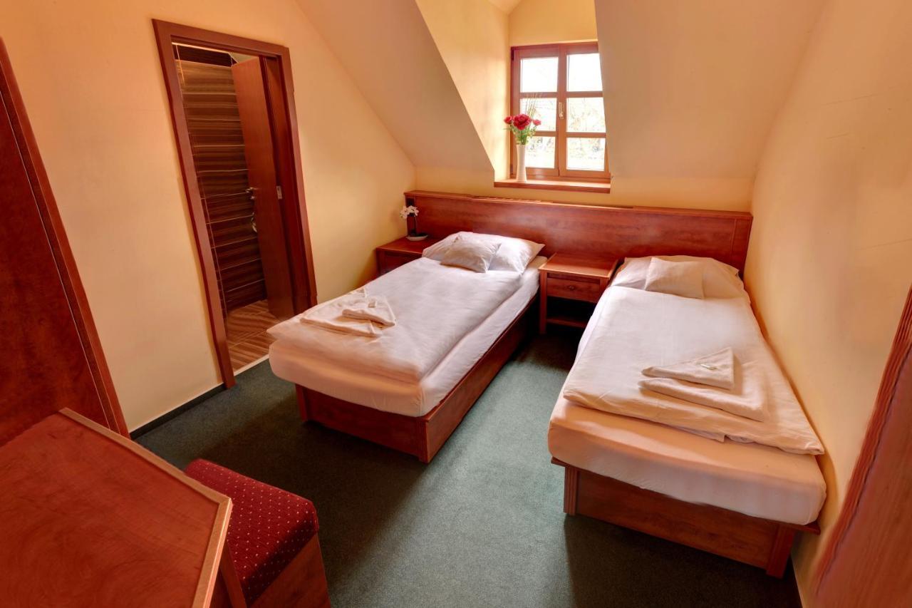 Stirinska Stodola U Prahy Hotel Kamenice Bagian luar foto