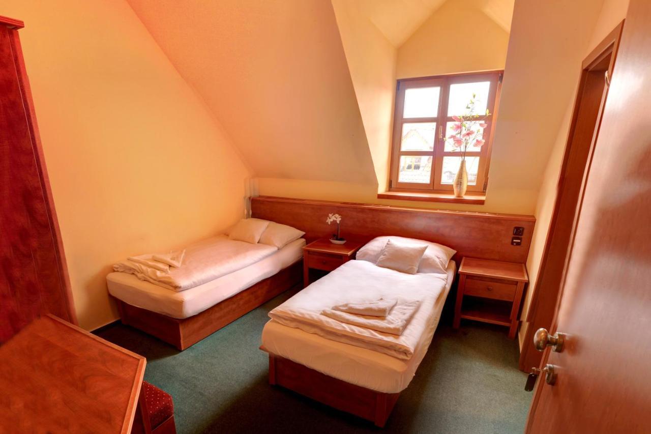 Stirinska Stodola U Prahy Hotel Kamenice Bagian luar foto