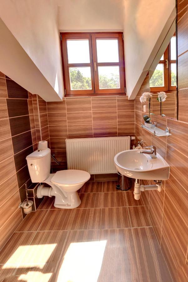 Stirinska Stodola U Prahy Hotel Kamenice Bagian luar foto